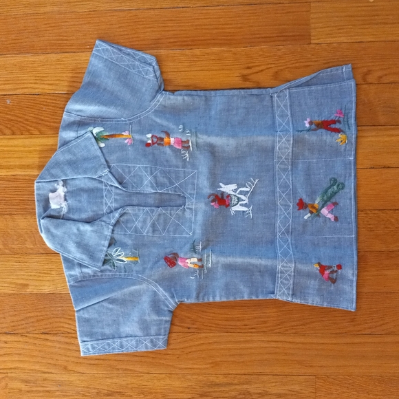 Haitian Embroidered Children's lightweight shirt - Picture 4 of 10